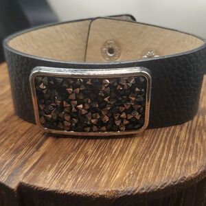 B2637 glitzy black geode spackle sparkle leather bracelet high‎ end well made!